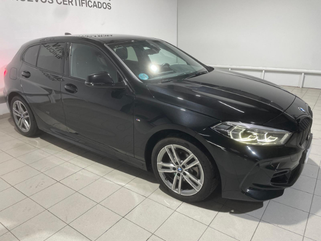 BMW Serie 1 118d color Negro. Año 2024. 110KW(150CV). Diésel. En concesionario Hispamovil, Orihuela de Alicante