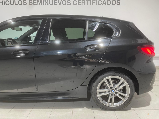 BMW Serie 1 118d color Negro. Año 2024. 110KW(150CV). Diésel. En concesionario Hispamovil, Orihuela de Alicante