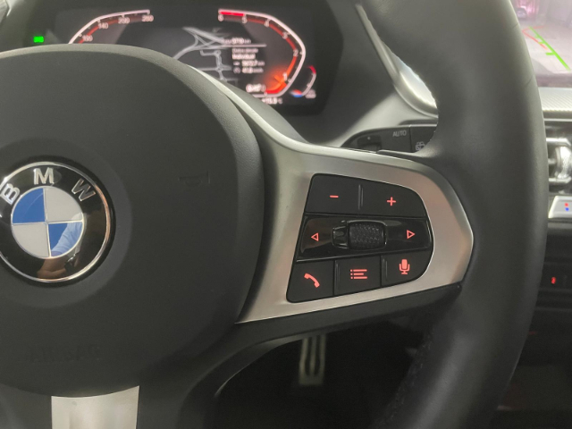 BMW Serie 1 118d color Negro. Año 2024. 110KW(150CV). Diésel. En concesionario Hispamovil, Orihuela de Alicante