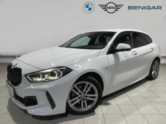 BMW Serie 1 118d color Blanco. Año 2024. 110KW(150CV). Diésel. En concesionario Hispamovil Elche de Alicante