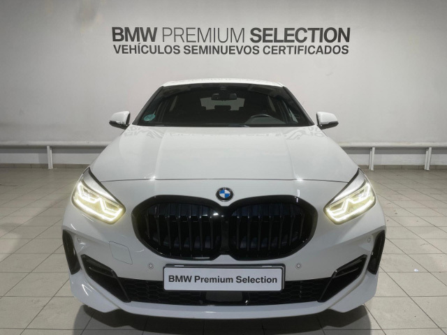 BMW Serie 1 118d color Blanco. Año 2024. 110KW(150CV). Diésel. En concesionario Hispamovil Elche de Alicante