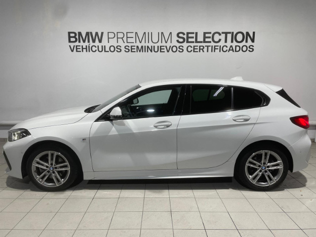BMW Serie 1 118d color Blanco. Año 2024. 110KW(150CV). Diésel. En concesionario Hispamovil Elche de Alicante
