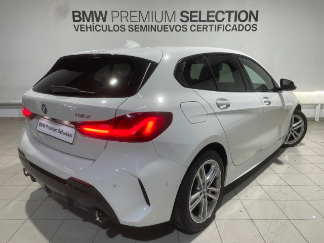 BMW Serie 1 118d color Blanco. Año 2024. 110KW(150CV). Diésel. En concesionario Hispamovil Elche de Alicante