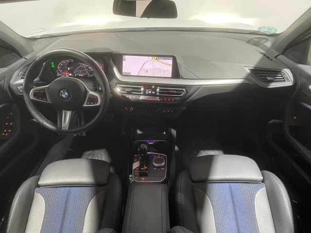 BMW Serie 1 118d color Blanco. Año 2024. 110KW(150CV). Diésel. En concesionario Hispamovil Elche de Alicante