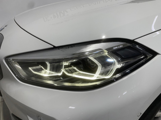 BMW Serie 1 118d color Blanco. Año 2024. 110KW(150CV). Diésel. En concesionario Hispamovil Elche de Alicante
