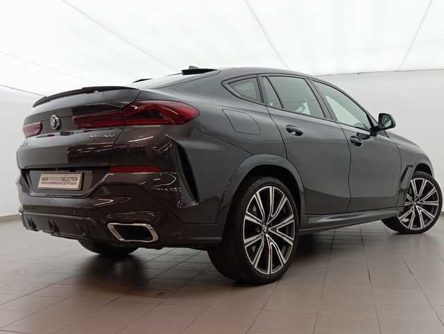 BMW X6 xDrive30d color Gris. Año 2020. 195KW(265CV). Diésel. En concesionario Augusta Aragon S.A. de Zaragoza