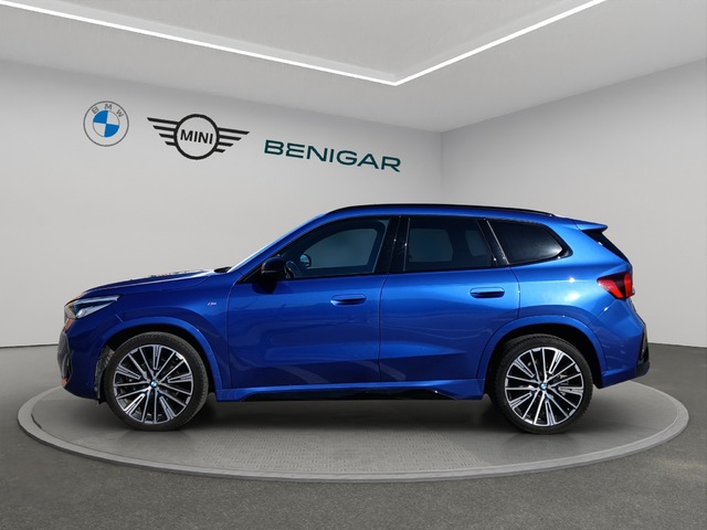 BMW X1 sDrive18d color Azul. Año 2023. 110KW(150CV). Diésel. En concesionario GANDIA Automoviles Fersan, S.A. de Valencia