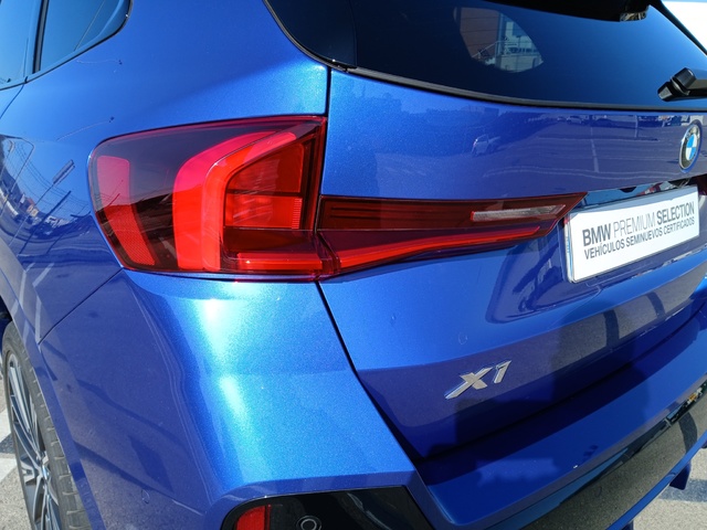 BMW X1 sDrive18d color Azul. Año 2023. 110KW(150CV). Diésel. En concesionario GANDIA Automoviles Fersan, S.A. de Valencia