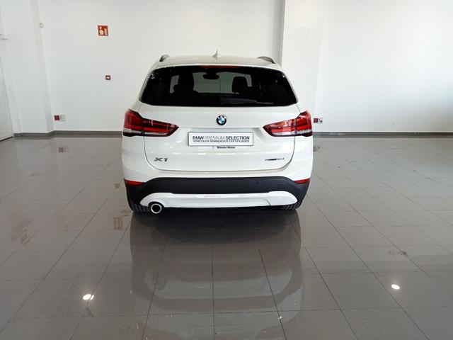 BMW X1 sDrive18i color Blanco. Año 2021. 103KW(140CV). Gasolina. En concesionario Mandel Motor Badajoz de Badajoz
