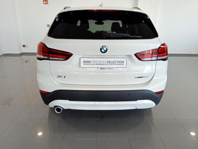BMW X1 sDrive18i color Blanco. Año 2021. 103KW(140CV). Gasolina. En concesionario Mandel Motor Badajoz de Badajoz