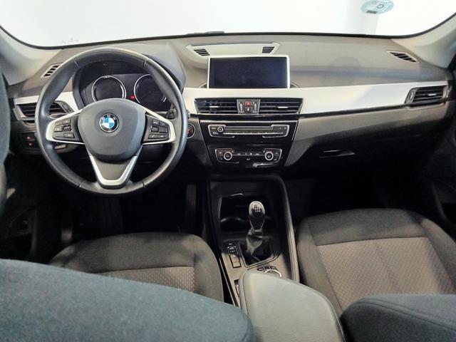 BMW X1 sDrive18i color Blanco. Año 2021. 103KW(140CV). Gasolina. En concesionario Mandel Motor Badajoz de Badajoz