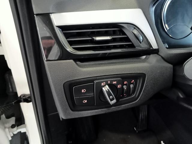 BMW X1 sDrive18i color Blanco. Año 2021. 103KW(140CV). Gasolina. En concesionario Mandel Motor Badajoz de Badajoz
