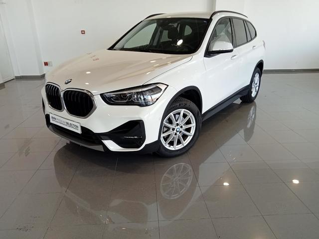 BMW X1 sDrive18i color Blanco. Año 2021. 103KW(140CV). Gasolina. En concesionario Mandel Motor Badajoz de Badajoz