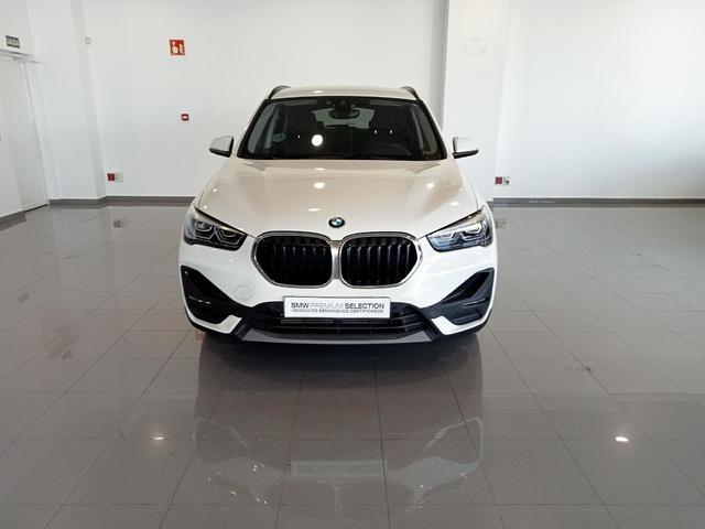 BMW X1 sDrive18i color Blanco. Año 2021. 103KW(140CV). Gasolina. En concesionario Mandel Motor Badajoz de Badajoz