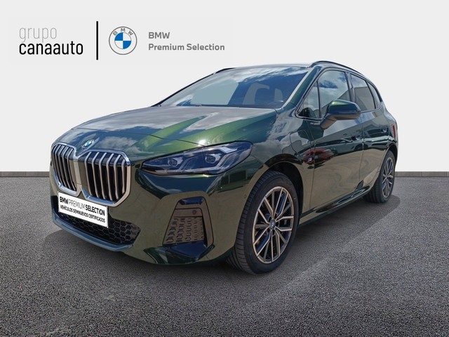 BMW Serie 2 225e Active Tourer color Verde. Año 2023. 180KW(245CV). Híbrido Electro/Gasolina. En concesionario TACO de Sta. C. Tenerife