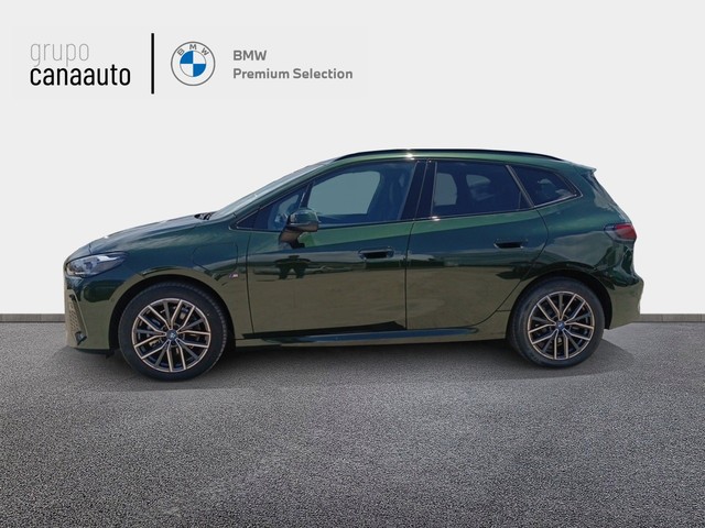 BMW Serie 2 225e Active Tourer color Verde. Año 2023. 180KW(245CV). Híbrido Electro/Gasolina. En concesionario TACO de Sta. C. Tenerife