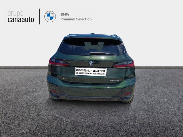 BMW Serie 2 225e Active Tourer color Verde. Año 2023. 180KW(245CV). Híbrido Electro/Gasolina. En concesionario TACO de Sta. C. Tenerife