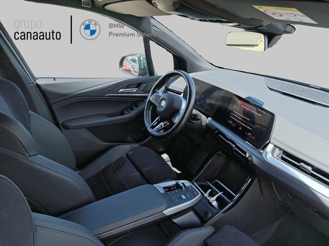BMW Serie 2 225e Active Tourer color Verde. Año 2023. 180KW(245CV). Híbrido Electro/Gasolina. En concesionario TACO de Sta. C. Tenerife