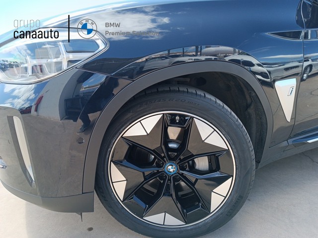 BMW iX3 Impressive color Negro. Año 2021. 210KW(286CV). Eléctrico. En concesionario TACO de Sta. C. Tenerife