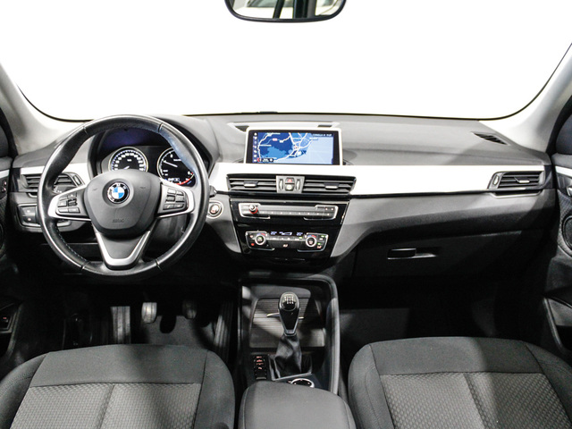 BMW X1 sDrive16d color Negro. Año 2021. 85KW(116CV). Diésel. En concesionario Barcelona Premium -- GRAN VIA de Barcelona