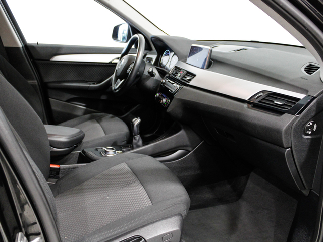 BMW X1 sDrive16d color Negro. Año 2021. 85KW(116CV). Diésel. En concesionario Barcelona Premium -- GRAN VIA de Barcelona