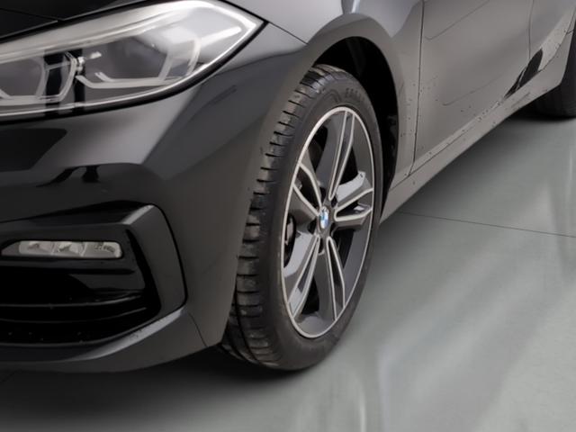 BMW Serie 1 120i color Negro. Año 2024. 131KW(178CV). Gasolina. En concesionario Automotor Premium Viso - Málaga de Málaga