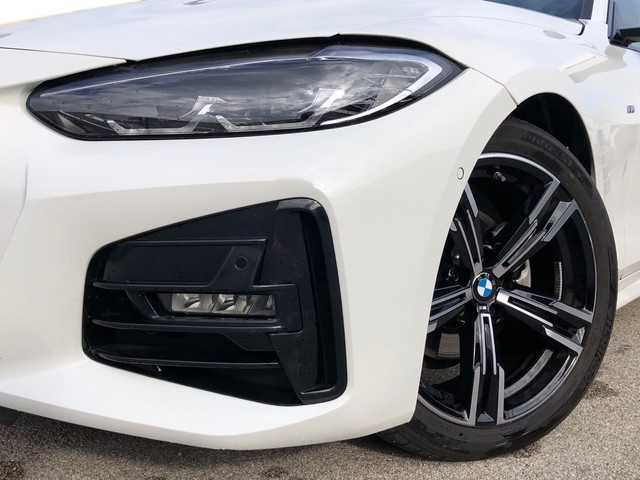 BMW Serie 4 420i Cabrio color Blanco. Año 2024. 135KW(184CV). Gasolina. En concesionario Momentum S.A. de Madrid