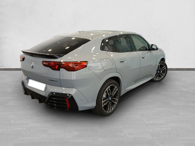 BMW iX2 eDrive20 color Gris. Año 2025. 150KW(204CV). Eléctrico. En concesionario Enekuri Motor de Vizcaya