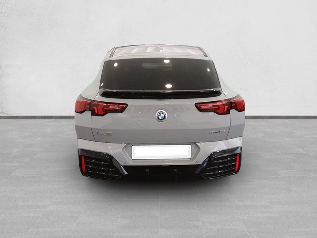 BMW iX2 eDrive20 color Gris. Año 2025. 150KW(204CV). Eléctrico. En concesionario Enekuri Motor de Vizcaya