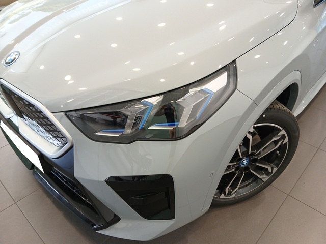 BMW iX2 eDrive20 color Gris. Año 2025. 150KW(204CV). Eléctrico. En concesionario Enekuri Motor de Vizcaya