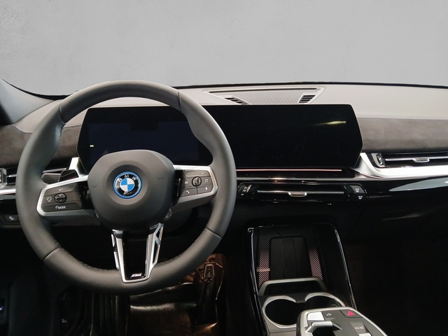 BMW iX2 eDrive20 color Gris. Año 2025. 150KW(204CV). Eléctrico. En concesionario Enekuri Motor de Vizcaya