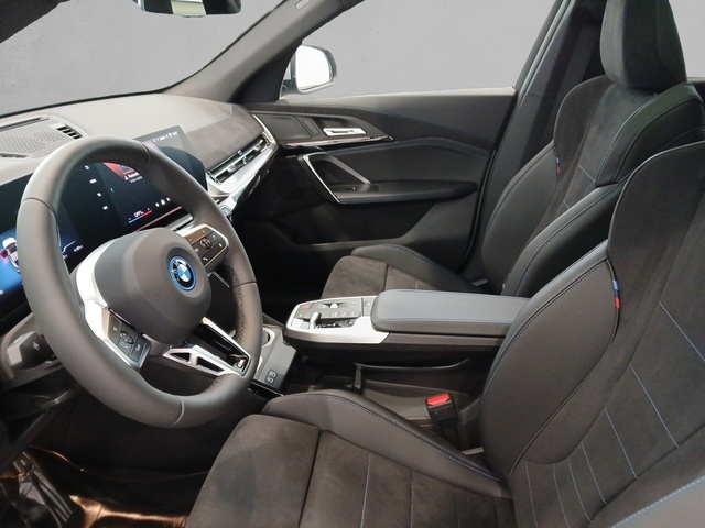 BMW iX2 eDrive20 color Gris. Año 2025. 150KW(204CV). Eléctrico. En concesionario Enekuri Motor de Vizcaya
