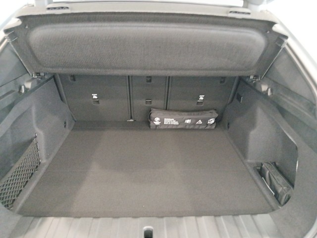 BMW iX2 eDrive20 color Gris. Año 2025. 150KW(204CV). Eléctrico. En concesionario Enekuri Motor de Vizcaya