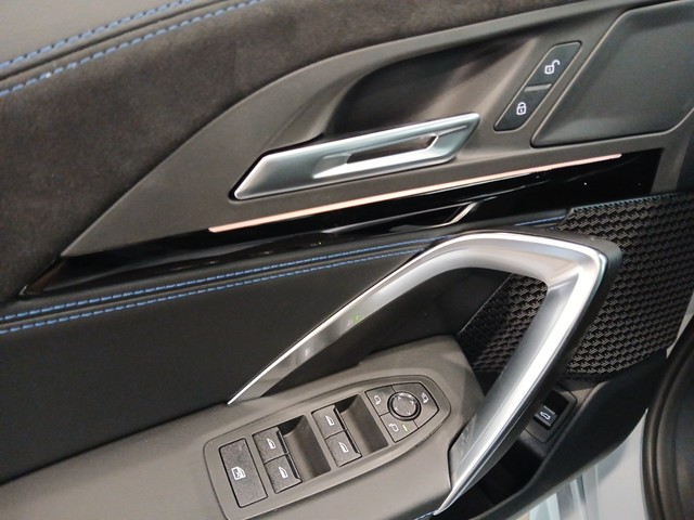 BMW iX2 eDrive20 color Gris. Año 2025. 150KW(204CV). Eléctrico. En concesionario Enekuri Motor de Vizcaya