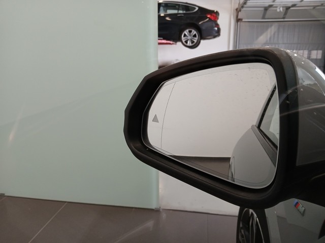BMW iX2 eDrive20 color Gris. Año 2025. 150KW(204CV). Eléctrico. En concesionario Enekuri Motor de Vizcaya