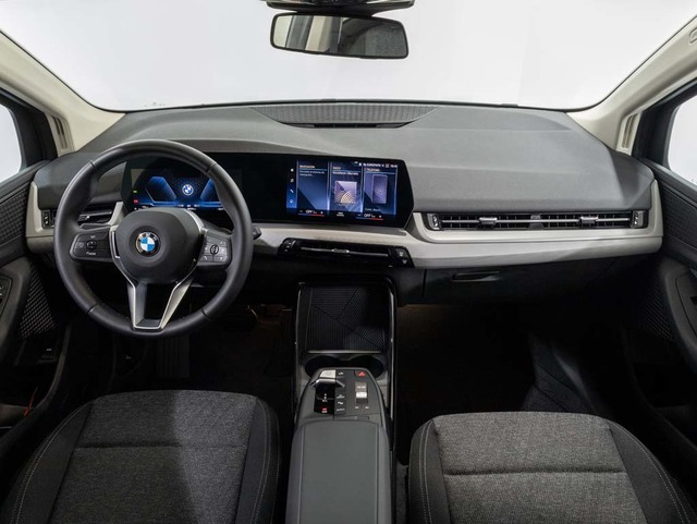BMW Serie 2 218d Active Tourer color Blanco. Año 2025. 110KW(150CV). Diésel. En concesionario Oliva Motor Girona de Girona