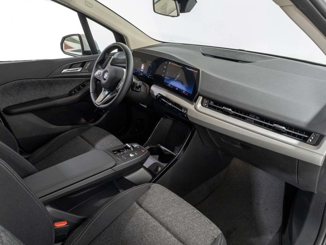 BMW Serie 2 218d Active Tourer color Blanco. Año 2025. 110KW(150CV). Diésel. En concesionario Oliva Motor Girona de Girona