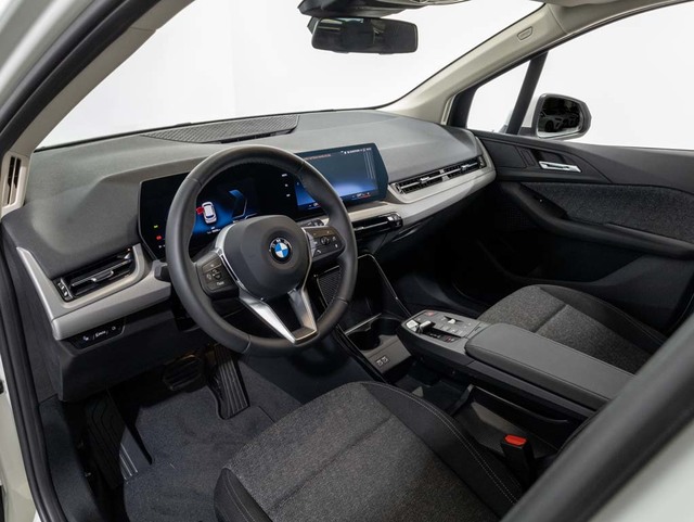 BMW Serie 2 218d Active Tourer color Blanco. Año 2025. 110KW(150CV). Diésel. En concesionario Oliva Motor Girona de Girona
