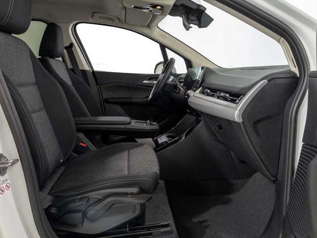 BMW Serie 2 218d Active Tourer color Blanco. Año 2025. 110KW(150CV). Diésel. En concesionario Oliva Motor Girona de Girona