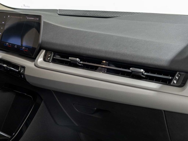 BMW Serie 2 218d Active Tourer color Blanco. Año 2025. 110KW(150CV). Diésel. En concesionario Oliva Motor Girona de Girona
