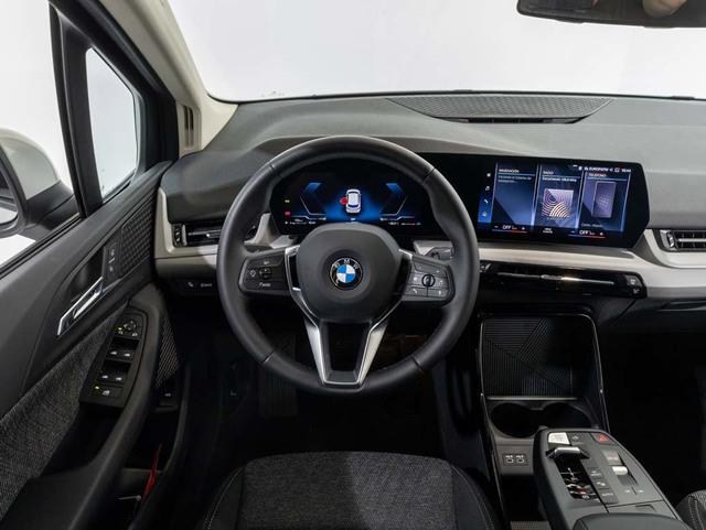 BMW Serie 2 218d Active Tourer color Blanco. Año 2025. 110KW(150CV). Diésel. En concesionario Oliva Motor Girona de Girona