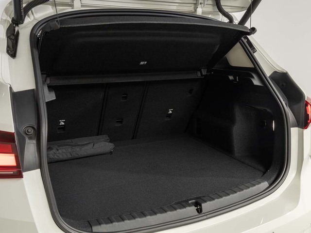 BMW Serie 2 218d Active Tourer color Blanco. Año 2025. 110KW(150CV). Diésel. En concesionario Oliva Motor Girona de Girona
