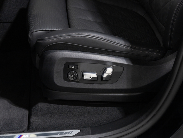BMW X5 xDrive30d color Negro. Año 2025. 219KW(298CV). Diésel. En concesionario Oliva Motor Girona de Girona