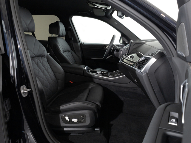 BMW X5 xDrive30d color Negro. Año 2025. 219KW(298CV). Diésel. En concesionario Oliva Motor Girona de Girona