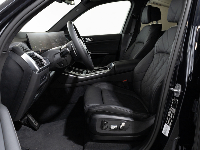 BMW X5 xDrive30d color Negro. Año 2025. 219KW(298CV). Diésel. En concesionario Oliva Motor Girona de Girona