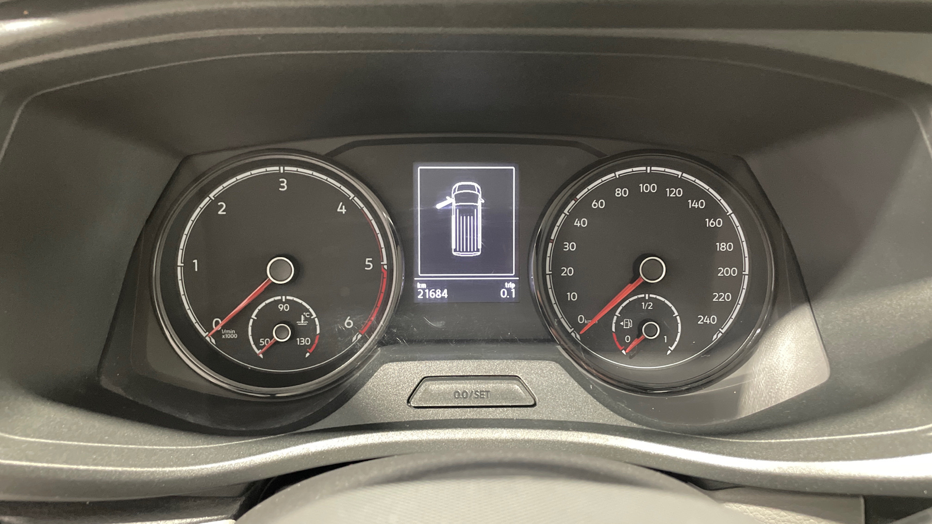 Volkswagen Caravelle 2.0 TDI - 17