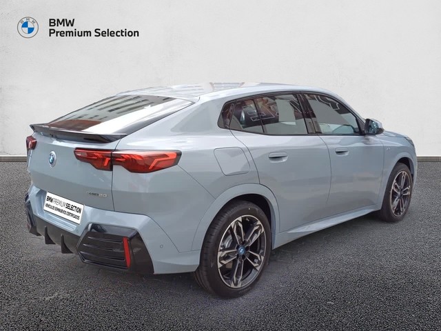 BMW iX2 eDrive20 color Gris. Año 2025. 150KW(204CV). Eléctrico. En concesionario Marmotor de Las Palmas