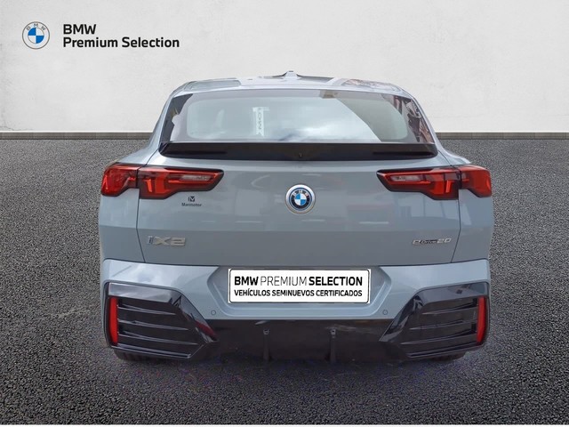 BMW iX2 eDrive20 color Gris. Año 2025. 150KW(204CV). Eléctrico. En concesionario Marmotor de Las Palmas
