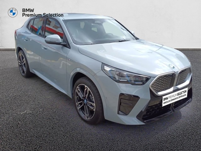 BMW iX2 eDrive20 color Gris. Año 2025. 150KW(204CV). Eléctrico. En concesionario Marmotor de Las Palmas