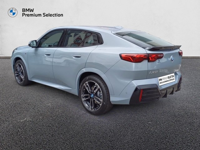 BMW iX2 eDrive20 color Gris. Año 2025. 150KW(204CV). Eléctrico. En concesionario Marmotor de Las Palmas